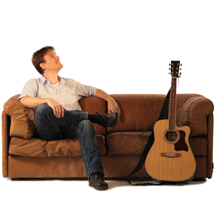 Mario Rembold auf der Couch (Foto © Thorsten Franzen)
